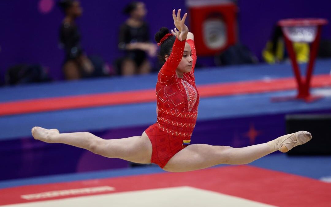 Sofía García en la final de suelo en la gimnasia artística