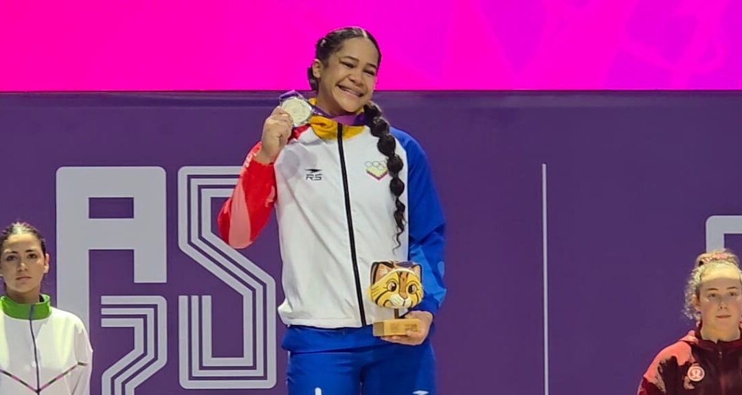 Claudia Rengifo aporta última medalla en pesas