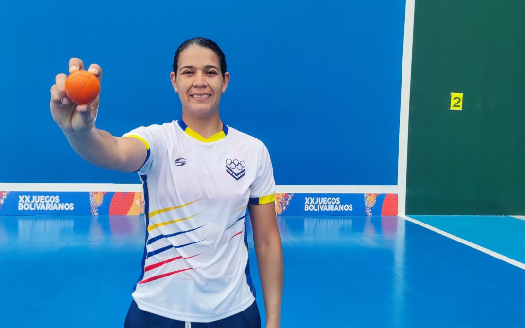 Julieta Rengel vuelve a dominar el frontball
