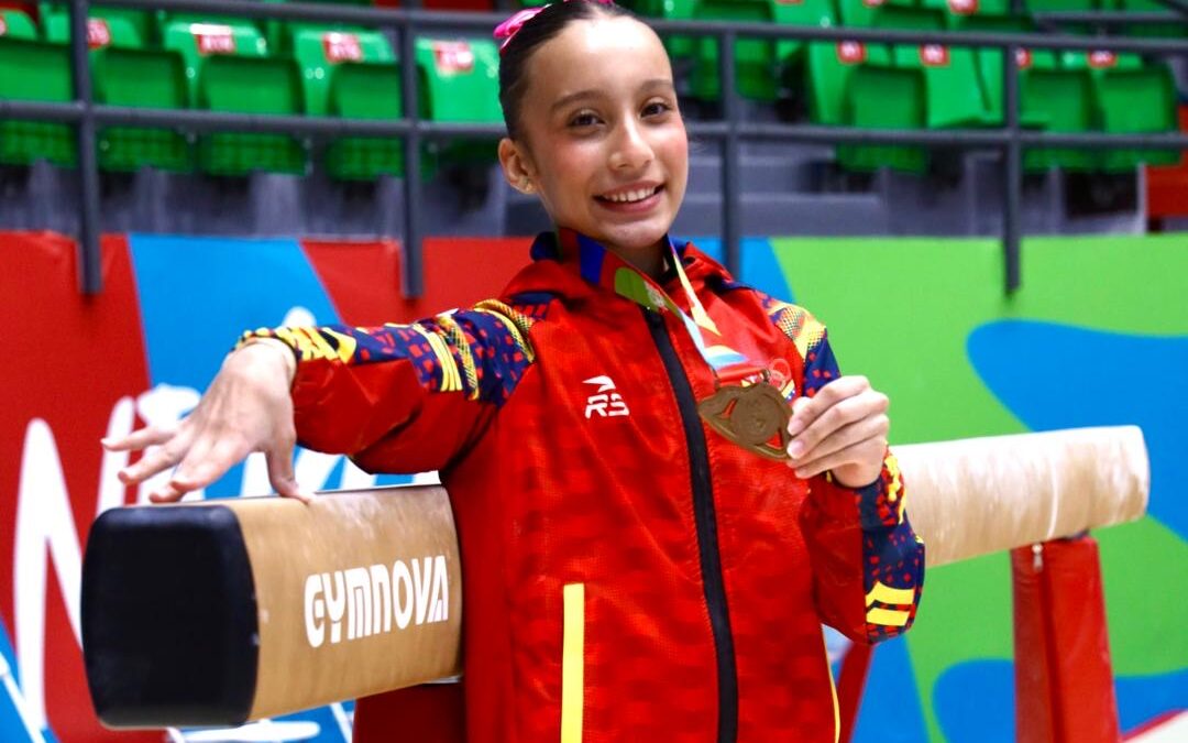 Mía Garcés máxima medallista de oro del país