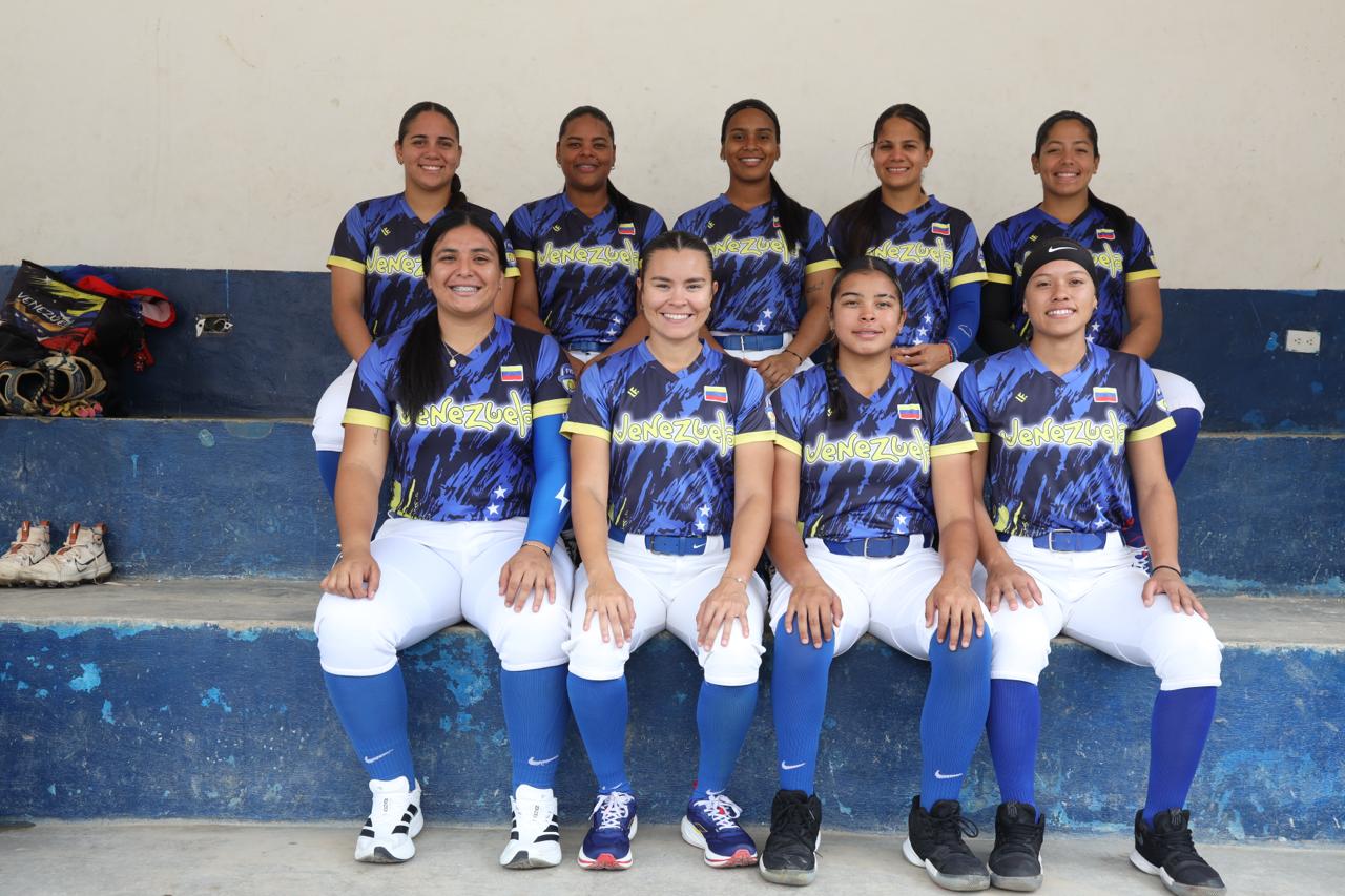 Parte del equipo de softbol femenino